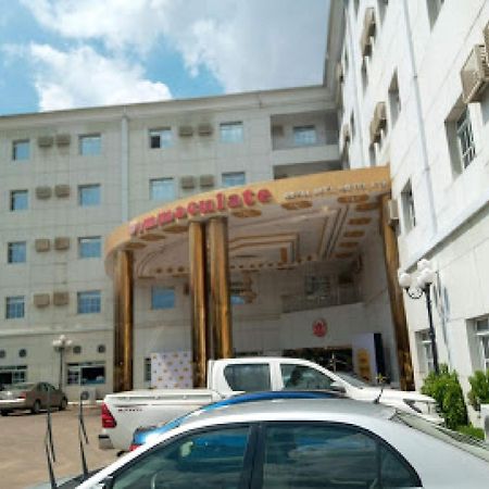 Room In Bb - Immaculate Royal International Hotel Owerri Dış mekan fotoğraf