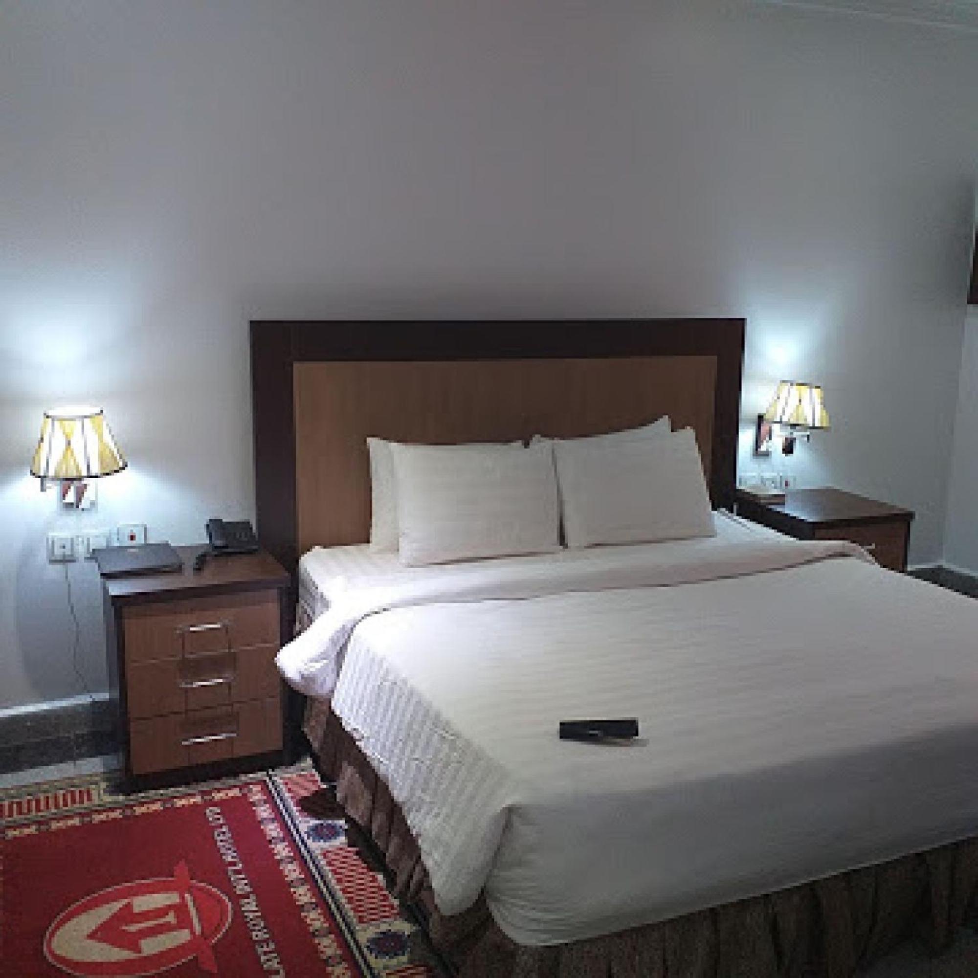 Room In Bb - Immaculate Royal International Hotel Owerri Dış mekan fotoğraf