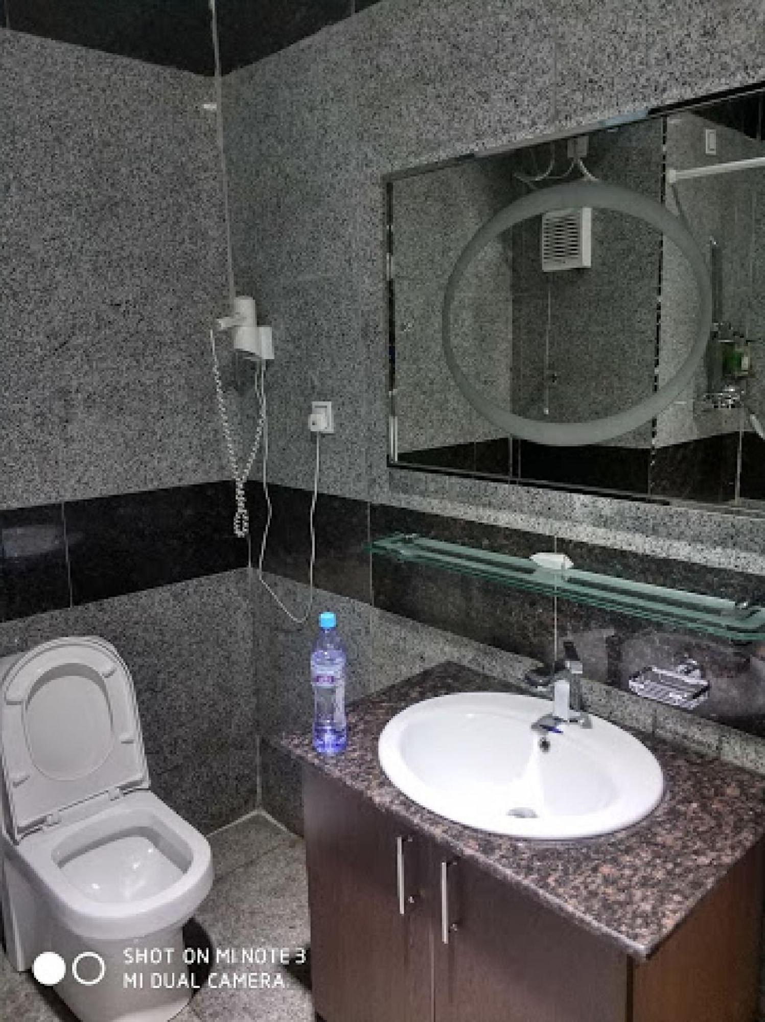 Room In Bb - Immaculate Royal International Hotel Owerri Dış mekan fotoğraf