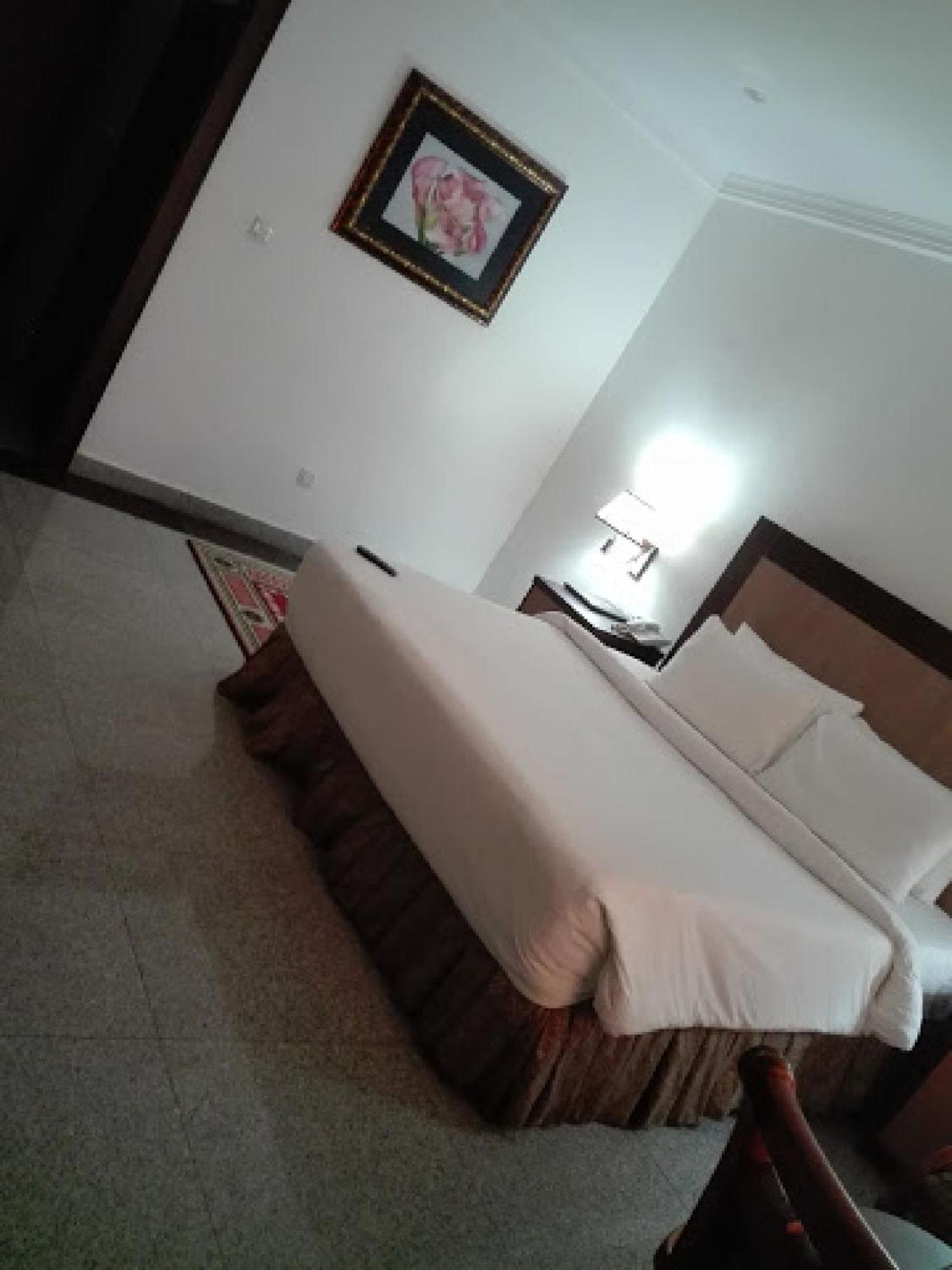 Room In Bb - Immaculate Royal International Hotel Owerri Dış mekan fotoğraf