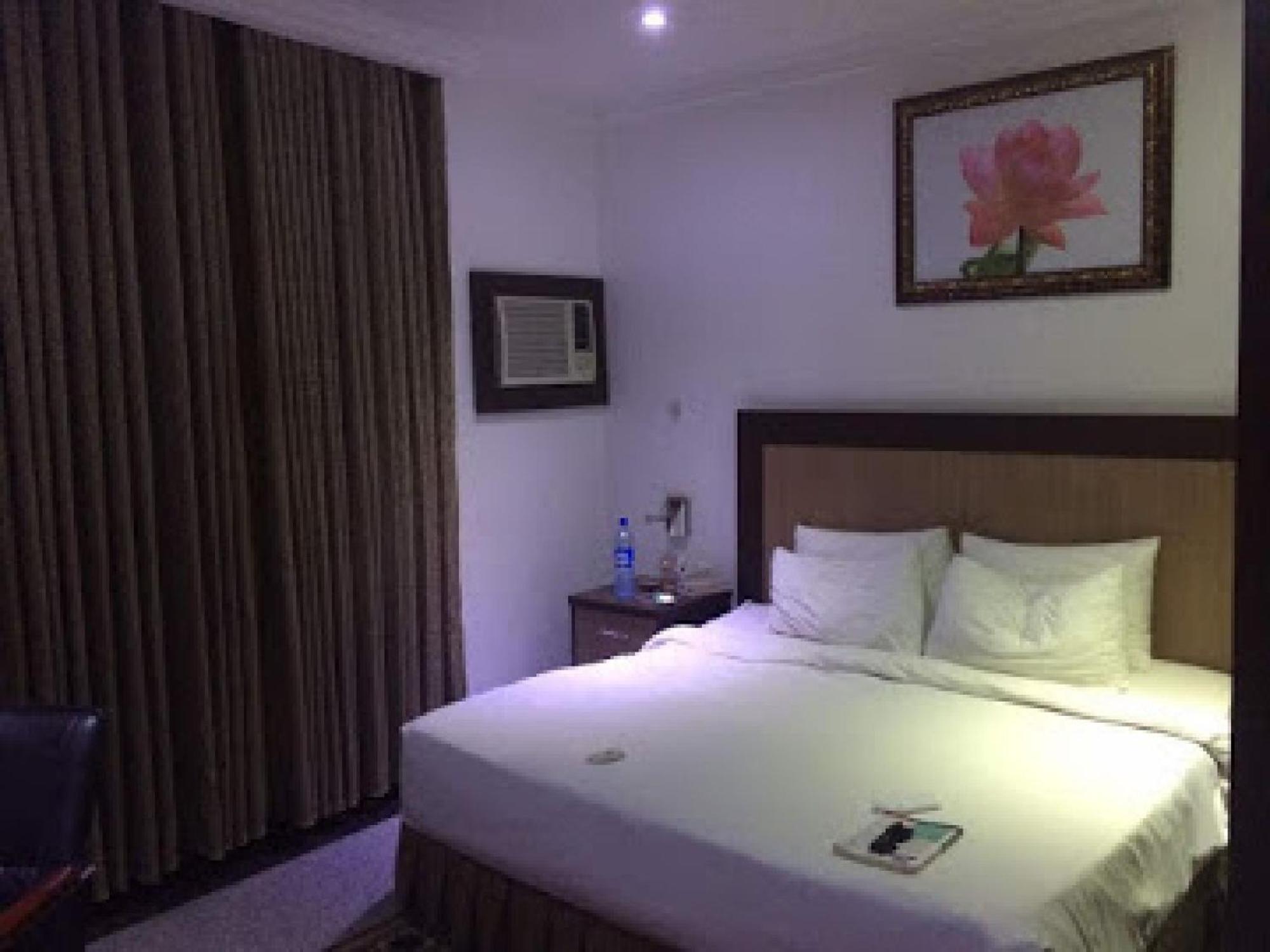 Room In Bb - Immaculate Royal International Hotel Owerri Dış mekan fotoğraf