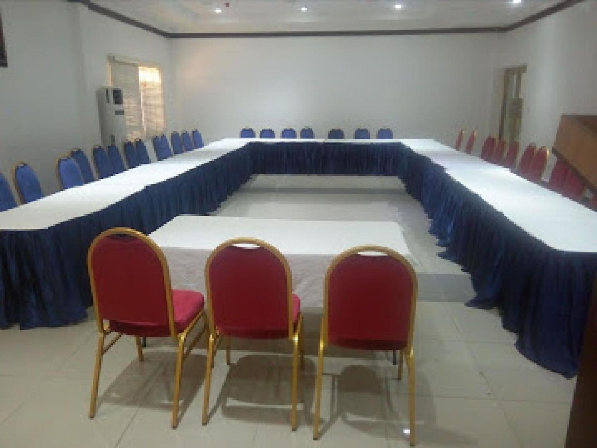 Room In Bb - Immaculate Royal International Hotel Owerri Dış mekan fotoğraf